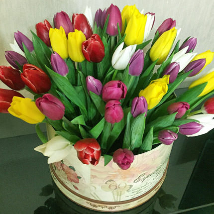 Квіти в коробці "Яскрава весна"  - придбати в Україні