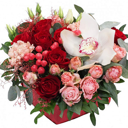 Цветы в коробке "Красотка" – от Flowers.ua