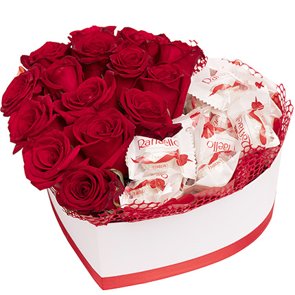 Коробка сердце с конфетами и розами  - купить в Украине
