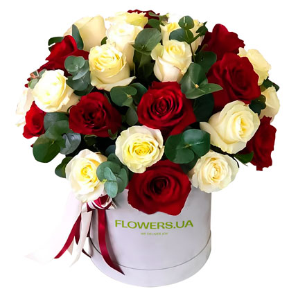 Квіти в коробці "Любов без кордонів"  - придбати в Україні