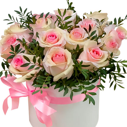 Квіти в коробці "15 троянд Lowely Jewel"  - придбати в Україні