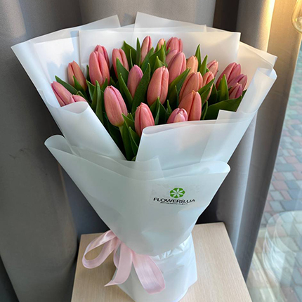 25 рожевих тюльпанів  – придбати в Україні