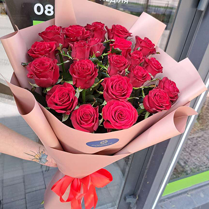 Акція! 21 червона троянда 60 см  – придбати в Україні