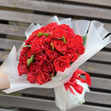 Акція! 51 троянда El Toro  – придбати в Україні