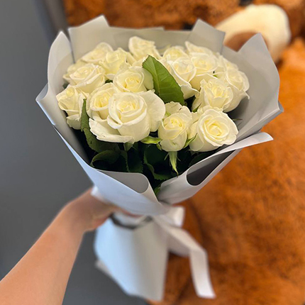 АКЦІЯ! 19 білих троянд 50 см  – придбати в Україні