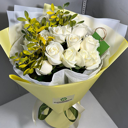 Акція! 15 білих троянд 60 см  – придбати в Україні