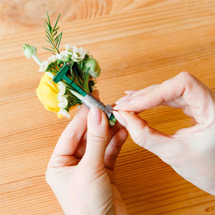 Как сделать бутоньерку на свадьбу своими руками - Flowers.ua
