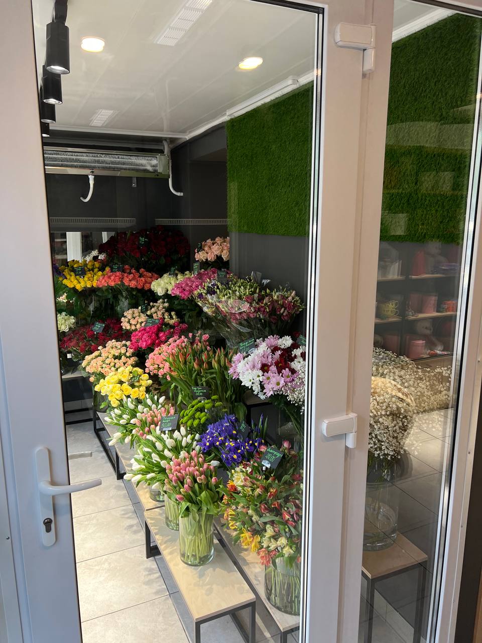 Магазин квітів Flowers.ua Вишневе