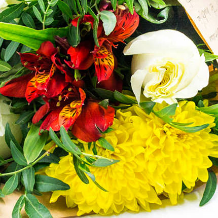 Mixed bouquet of flowers (yellow chrysanthemum) - order with delivery