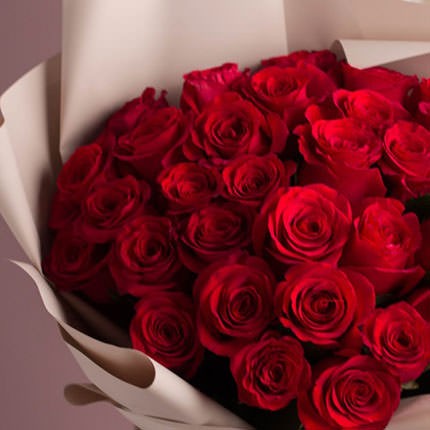 Букет в упаковці "35 червоних троянд" - доставка по Україні