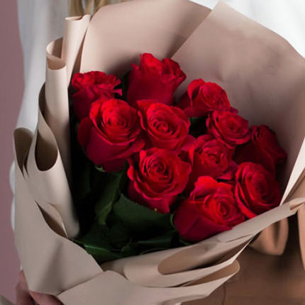 Букет в упаковці "11 червоних троянд" - замовити з доставкою
