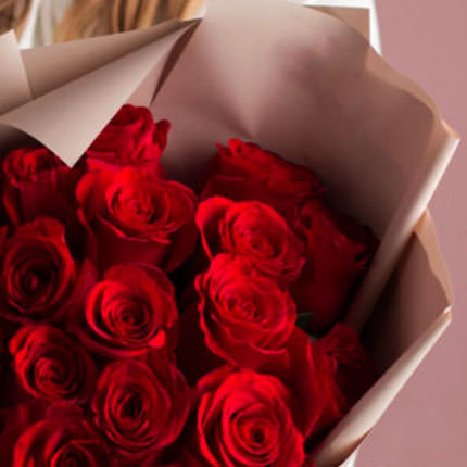 Букет в упаковке "21 красная роза" - доставка по Украине