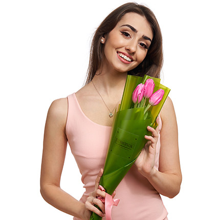 3 рожевих тюльпана + "Любимов" - доставка по Україні