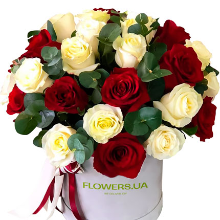Квіти в коробці "Любов без кордонів" - доставка по Україні