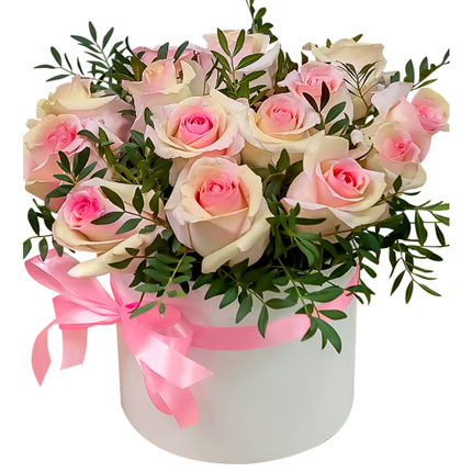 Квіти в коробці "15 троянд Lowely Jewel" - доставка по Україні