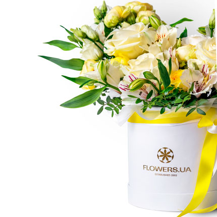 Цветы в коробке "Изысканность" - заказать с доставкой
