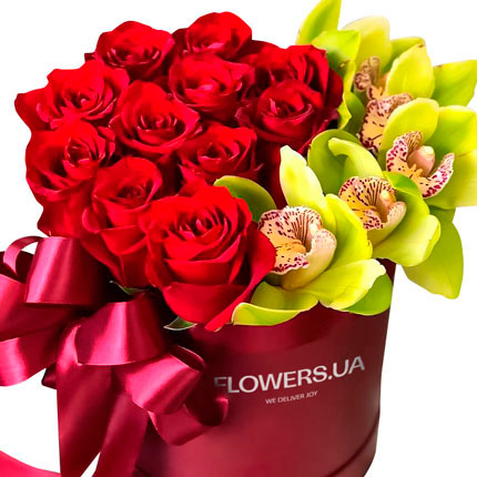 Flowers in a box "Glamour" – delivery in Ukraine