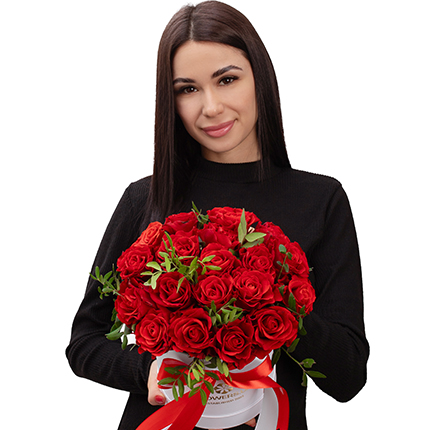 Квіти в коробці “Палаючі серця” - доставка по Україні