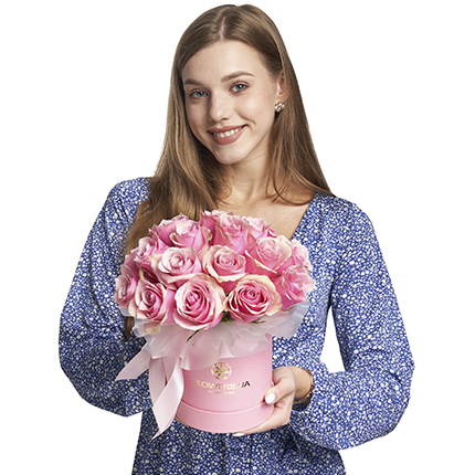 Квіти в коробці "19 троянд Athena Royale" – доставка по Україні