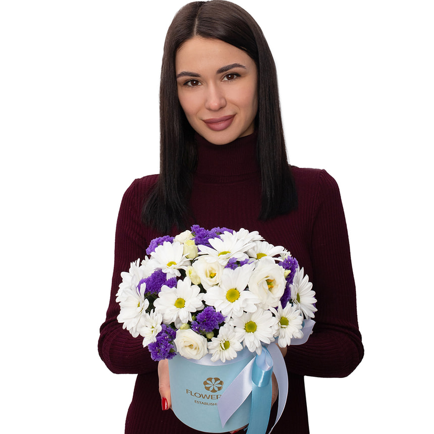 Цветы в коробке "Рассветный иней" – доставка по Украине