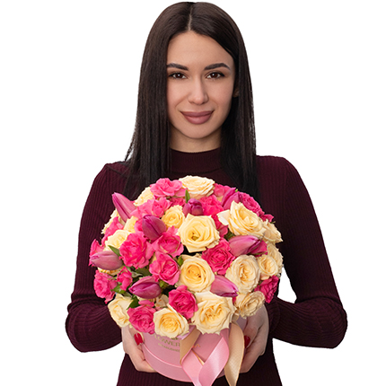 Квіти у коробці "Пудровий сон" – доставка по Україні