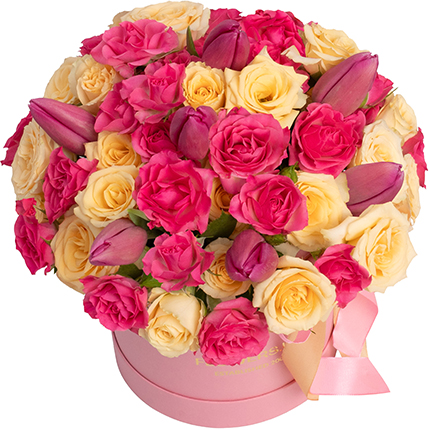 Квіти у коробці "Пудровий сон" – замовити з доставкою