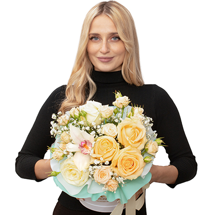 Квіти в коробці "Кремова розкіш" – доставка по Україні