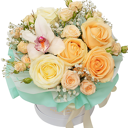 Flowers in a box "Cream luxury" – order with delivery