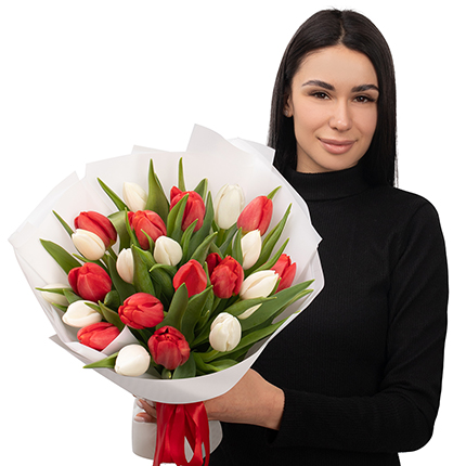 Букет "21 білий та червоний тюльпан" – доставка по Україні