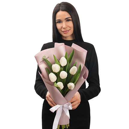 7 білих тюльпанів – доставка по Україні