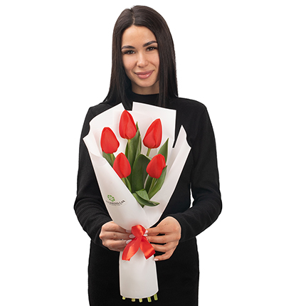 Букет "5 червоних тюльпанів" – доставка по Україні