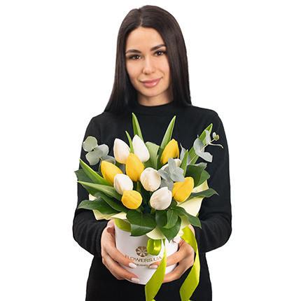 Цветы в коробке "Солнечная радость" – доставка по Украине