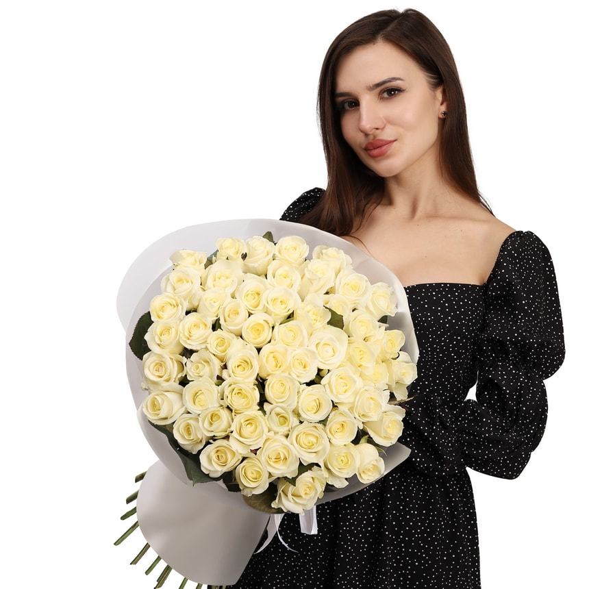 Букет з 51 білої троянди – доставка по Україні