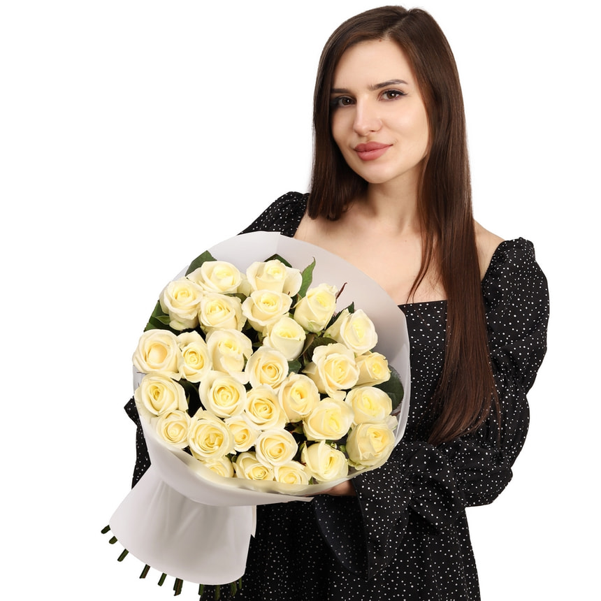 Букет з 25 білих троянд – доставка по Україні