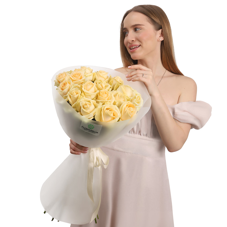 Букет з 15 кремових троянд – доставка по Україні
