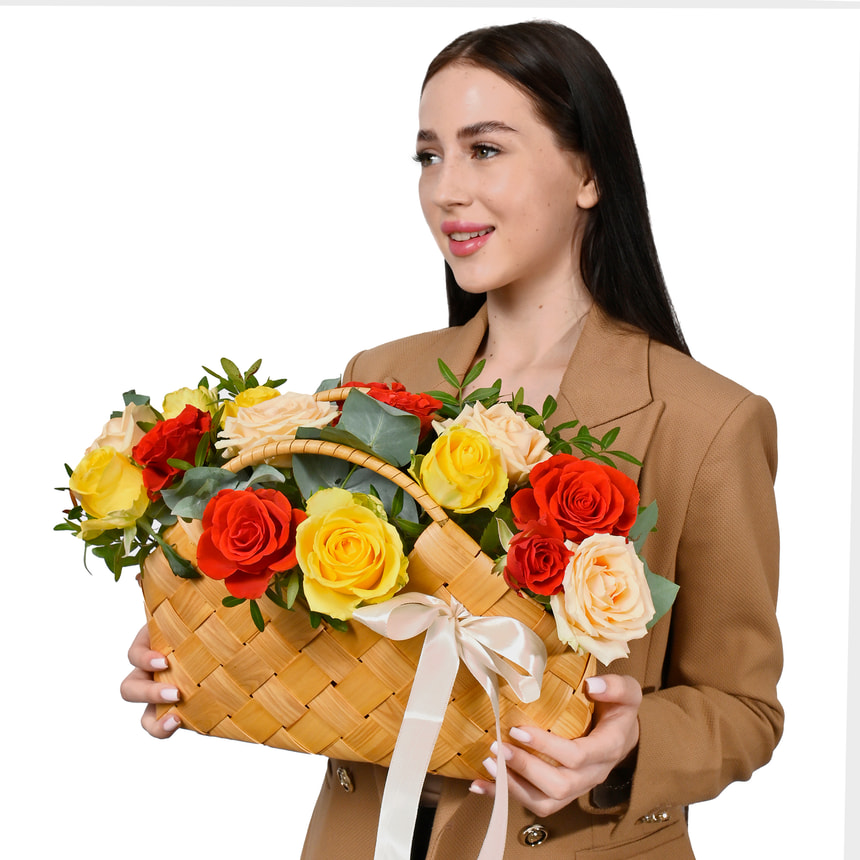 Basket of flowers "Roses as a gift" – delivery in Ukraine