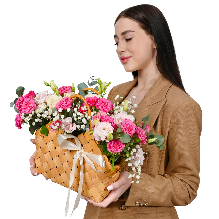 Basket of flowers "Flanders lace" – delivery in Ukraine