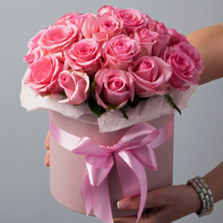 Цветы в коробке "21 роза Athena Royale (Кения)"