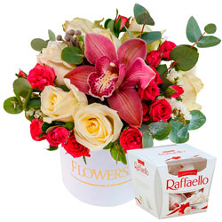 Квіти в коробці "Тільки для тебе" + Raffaello