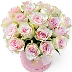 Квіти в коробці “25 троянд Pink Athena”