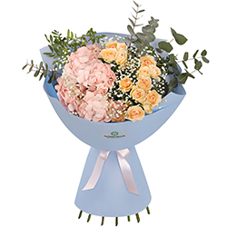 "The world begins with Mom" bouquet