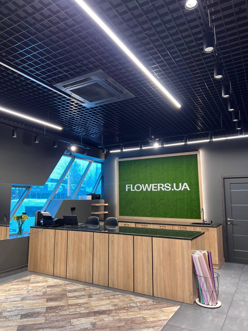 Магазин цветов FLOWERS.UA в городе Ровно, ул. Чорновола, 27