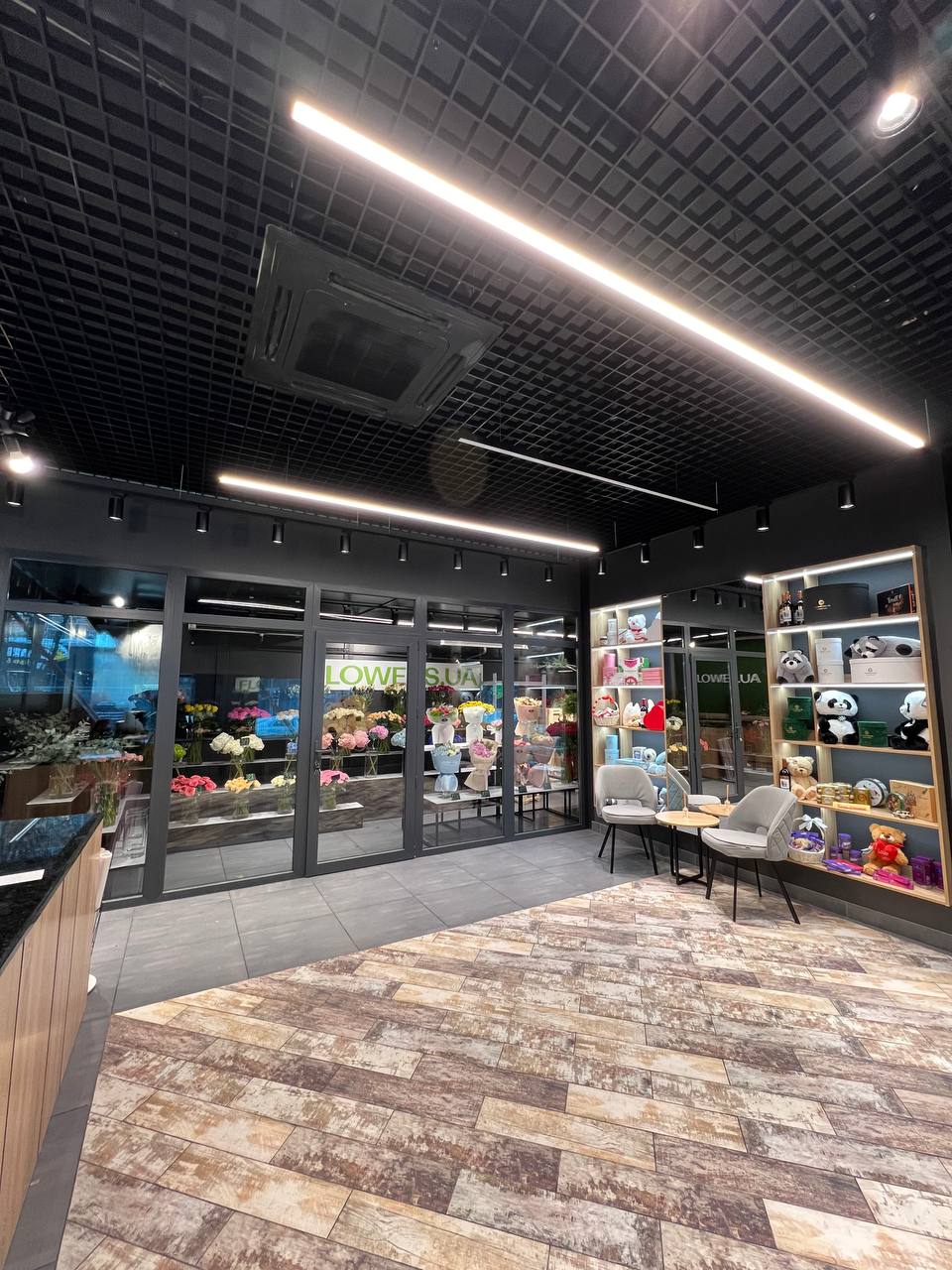 Магазин цветов FLOWERS.UA в городе Ровно, ул. Чорновола, 27